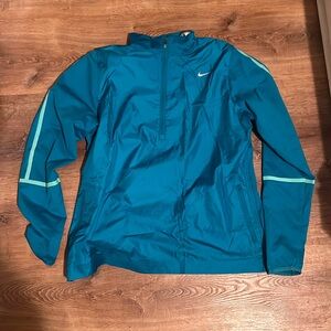 Nike woman’s golf sweatshirt